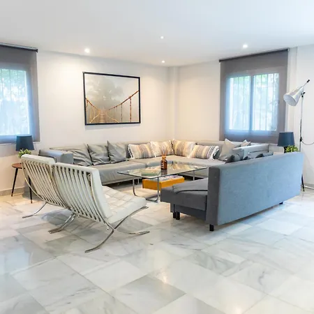 Ab Properties: Design House - Golden Mile Retreat