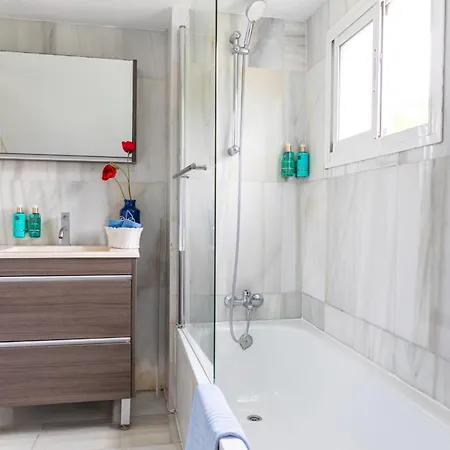 Ab Properties: Design House - Golden Mile Retreat Holiday home