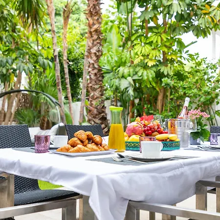 Holiday home Ab Properties: Design House - Golden Mile Retreat *